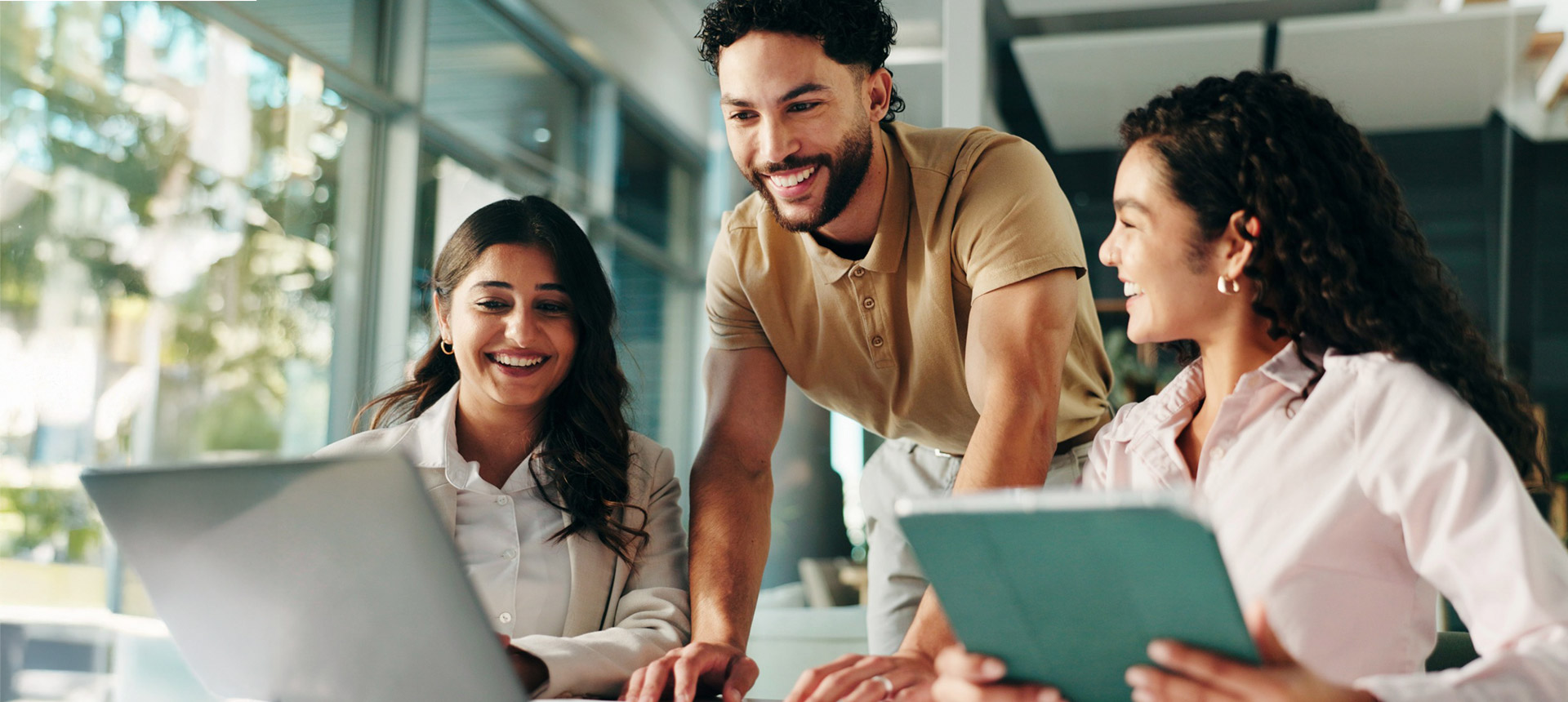 AI agents in marketing 2025: how AI marketing tools redefine campaigns, analytics and compliance